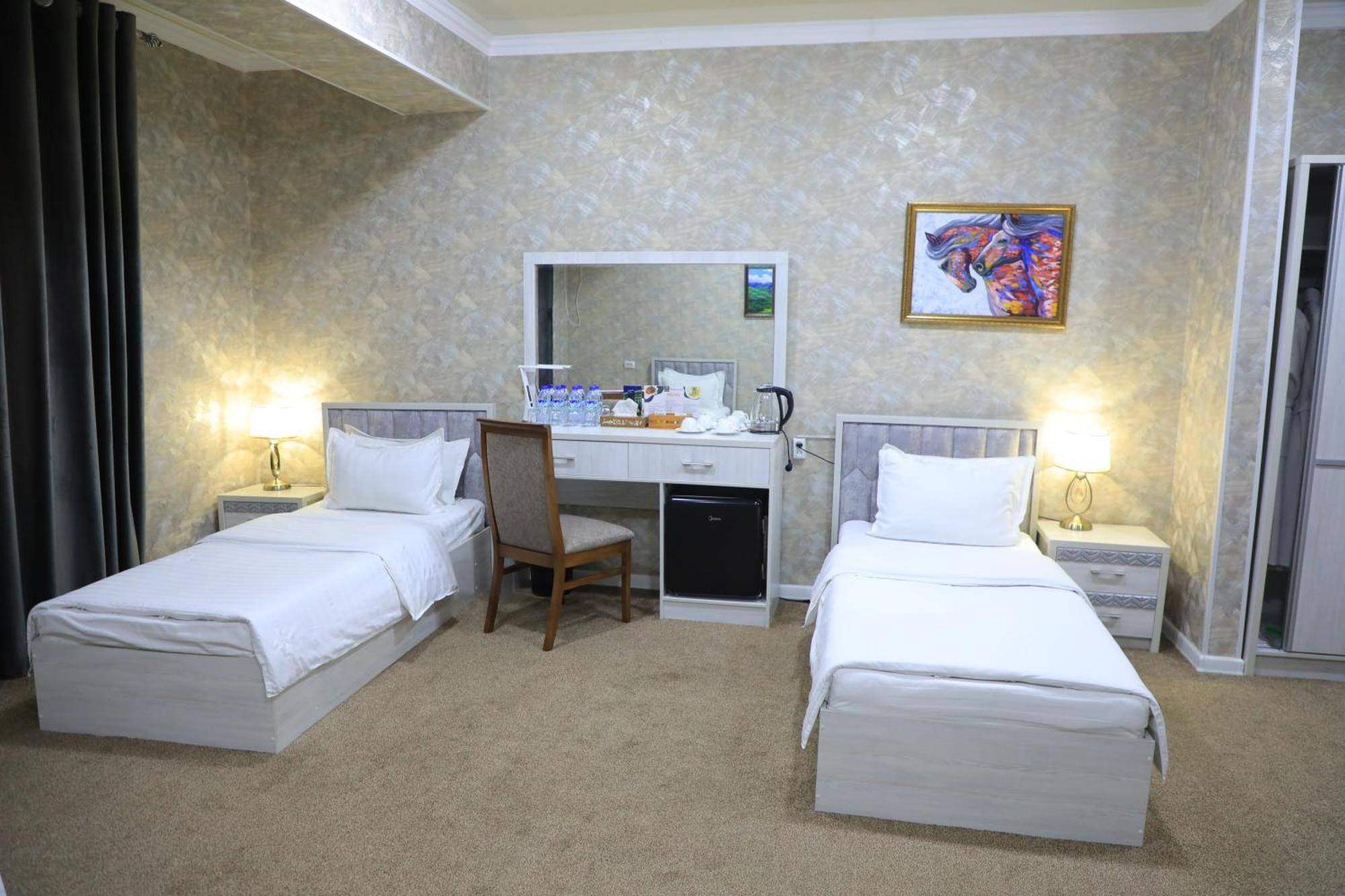 Hobiz Hotel Navoiy Exterior foto