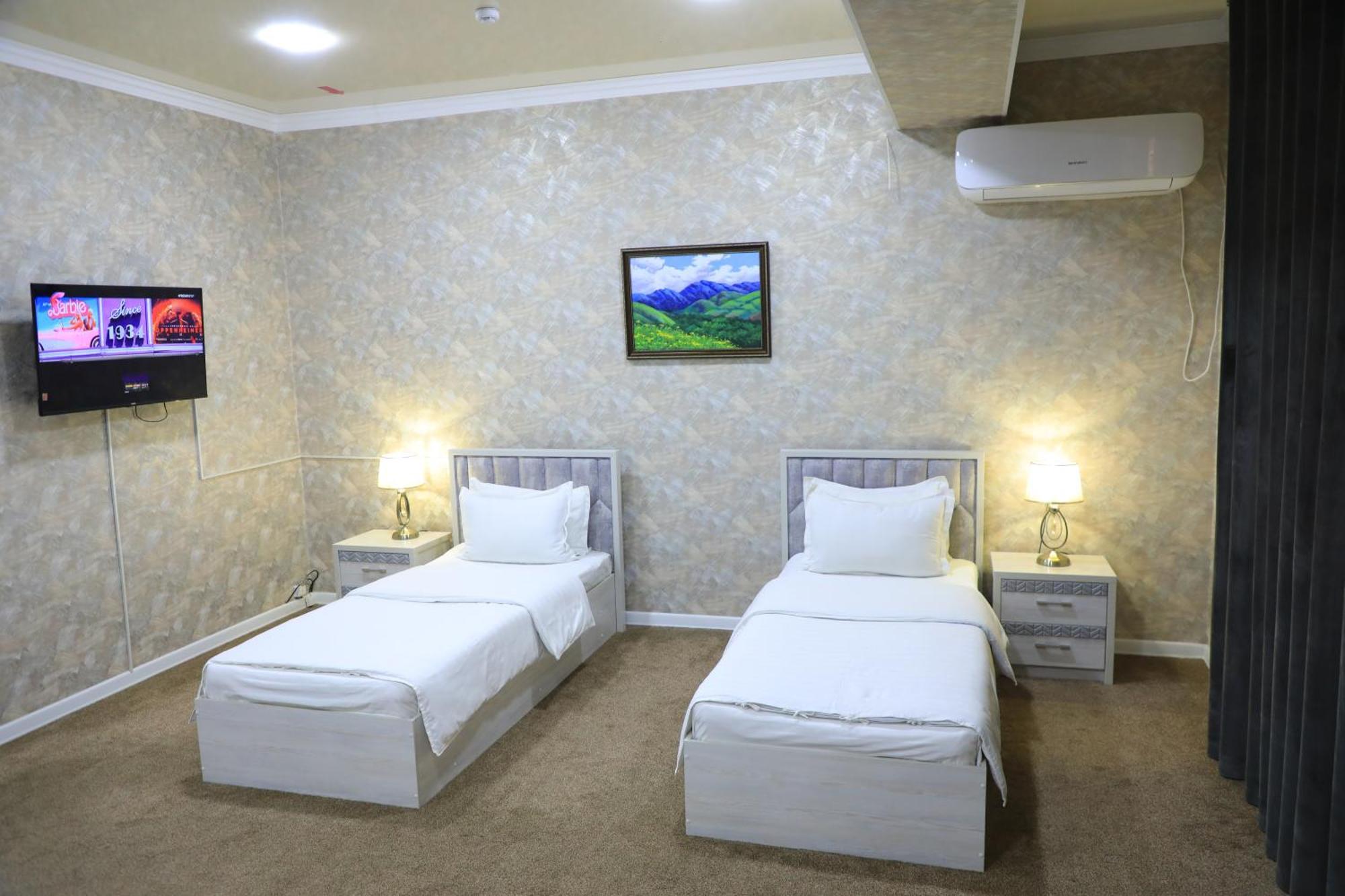 Hobiz Hotel Navoiy Exterior foto